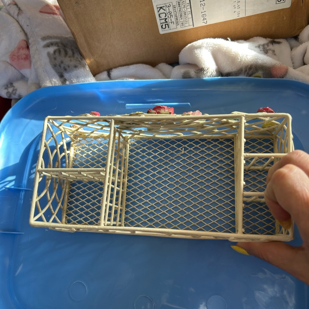 Vintage Square Metal Wire Basket, Ivory Flower Decorated - Picture 6 of 6